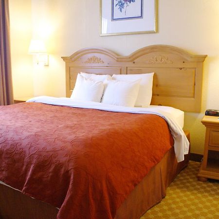 Lexington Inn & Suites Columbus-Polaris 외부 사진