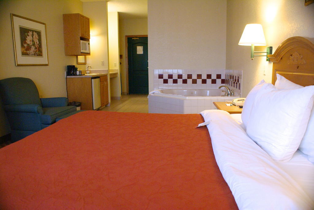 Lexington Inn & Suites Columbus-Polaris 객실 사진