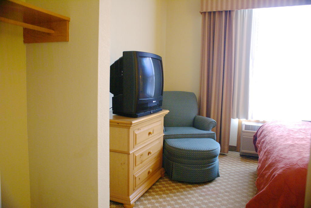 Lexington Inn & Suites Columbus-Polaris 객실 사진