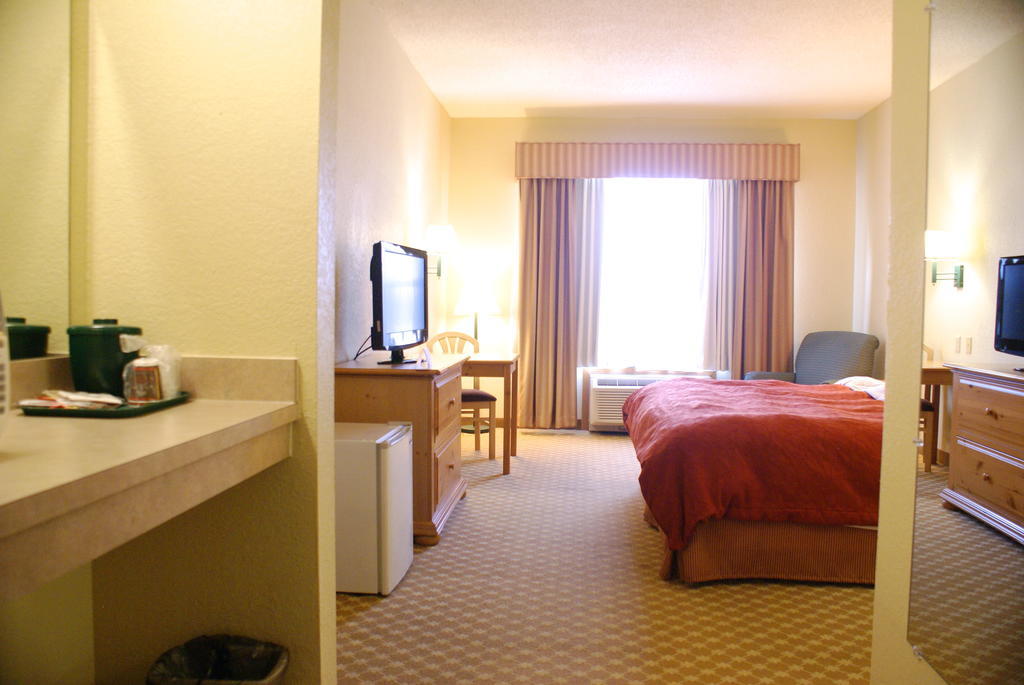 Lexington Inn & Suites Columbus-Polaris 객실 사진